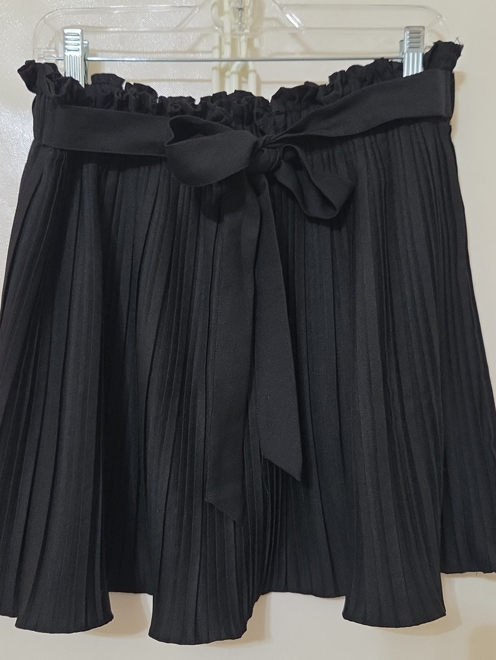 Haute Monde Women's Black Pleated Elastic Waist Skirt Attached Tie Belt - Large